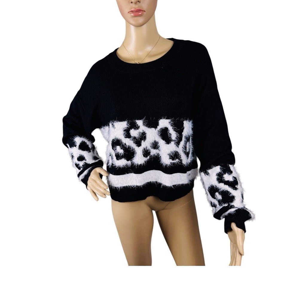 Guess Los Angeles Women's Sz XL Animal Print  Crop Sweater Black & White‎